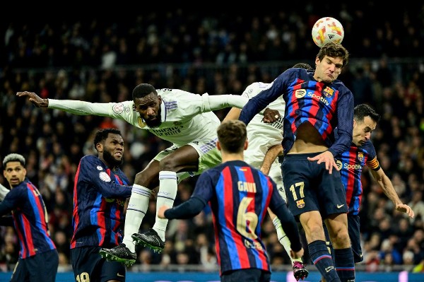 又伤了，对阵柏林联合时帕夫洛维奇的左大腿出现伤病